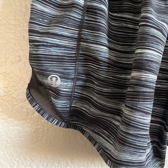 Lululemon Hotty Hot Short II 2.5" Women’s 4 Gray Black Striped - Picture 9 of 11